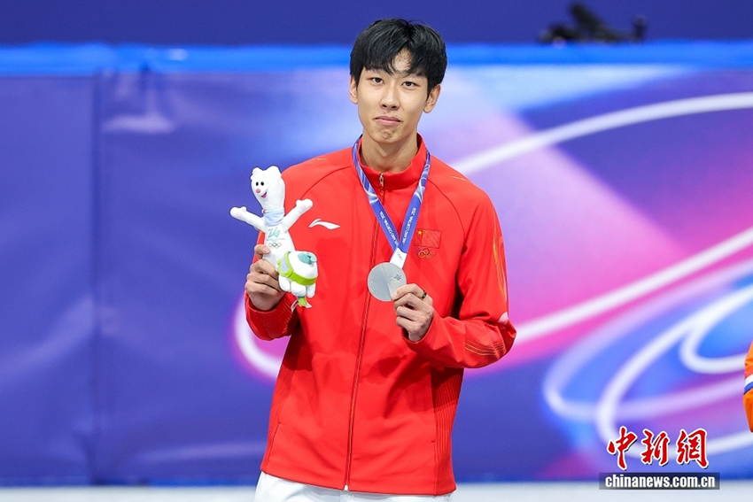 Қытайлық ойыншы Сунь Лун ерлер арасында 1000 метрге конькимен жүгіруден күміс медаль жеңіп алды