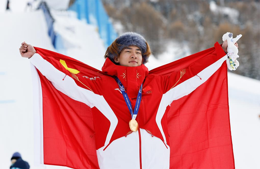 Ерлер арасындағы еңістегі кедергілерді жеңу дағдысы бойынша Су Имин алтын медаль алды