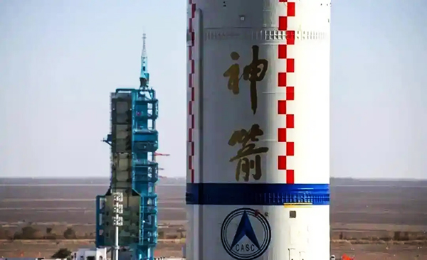 Шэньчжоу-23 астронавы ғарыш станциясында бір жыл тұрмақшы