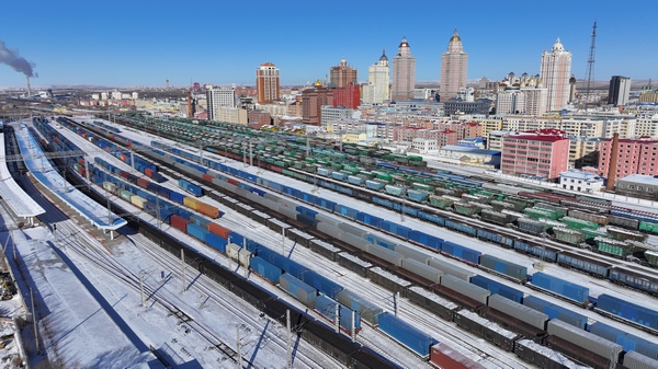 Қытай-Еуропа пойызының шығыс дәлізі 2026 жылы 1000-нан астам пойызды жөнелтті