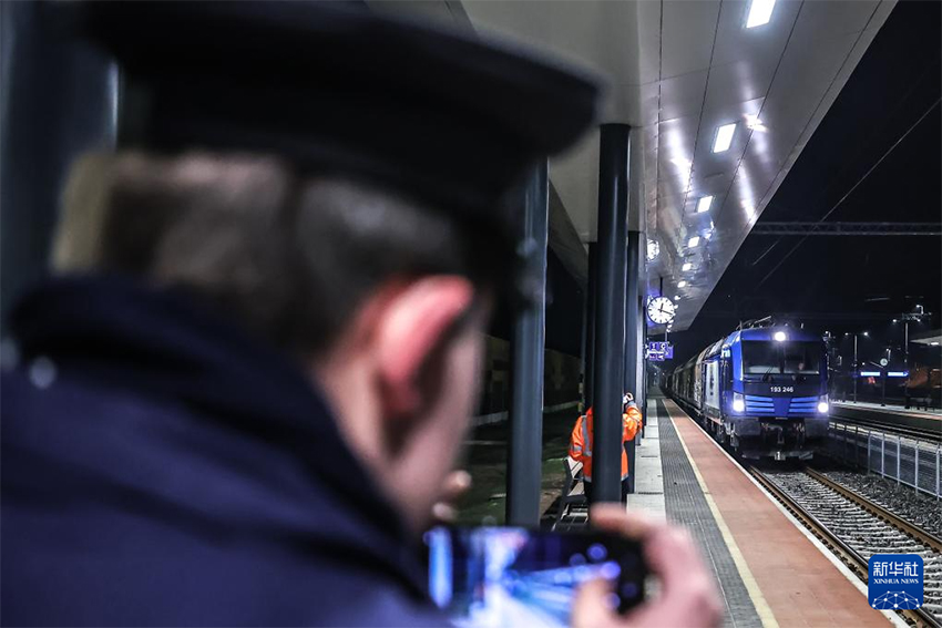 Венгрия-Сербия теміржолының Венгрия бөлігінде жүк тасымалы ресми түрде басталды