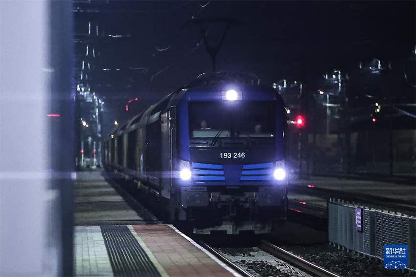 Венгрия-Сербия теміржолының Венгрия бөлігінде жүк тасымалы ресми түрде басталды