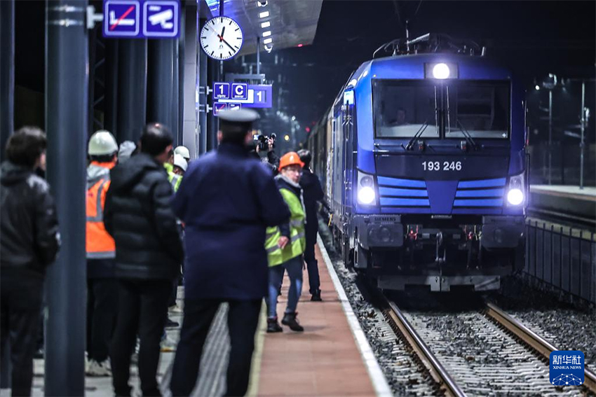 Венгрия-Сербия теміржолының Венгрия бөлігінде жүк тасымалы ресми түрде басталды