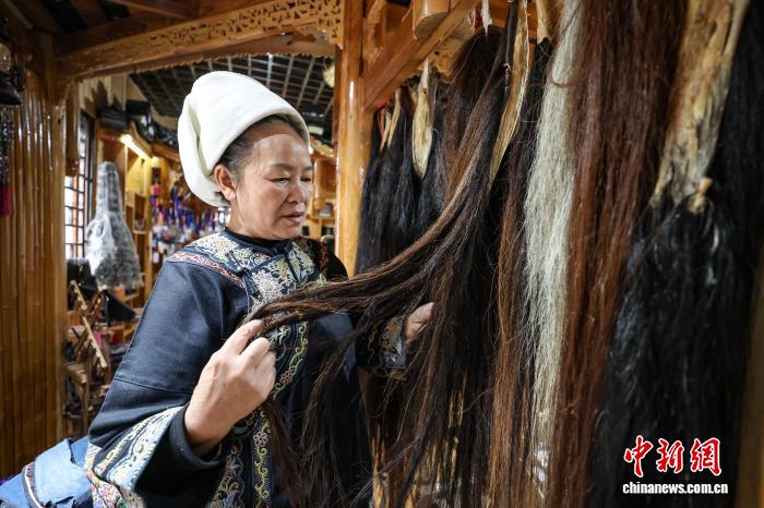 Қытай кестесінің «тірі қазынасы» – Шуй ұлтының жылқы құйрығы кестесі