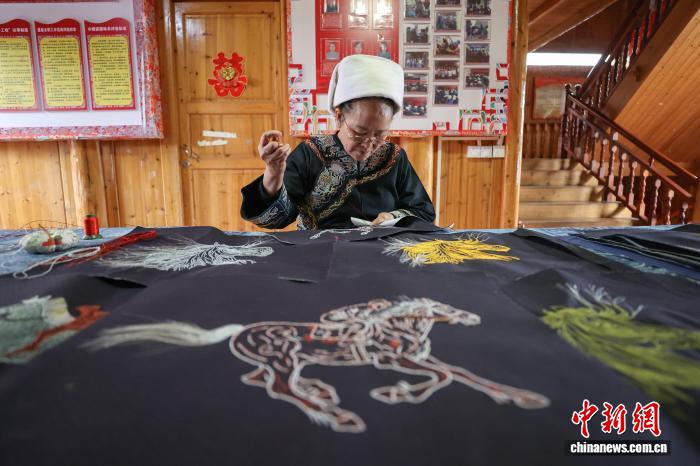 Қытай кестесінің «тірі қазынасы» – Шуй ұлтының жылқы құйрығы кестесі