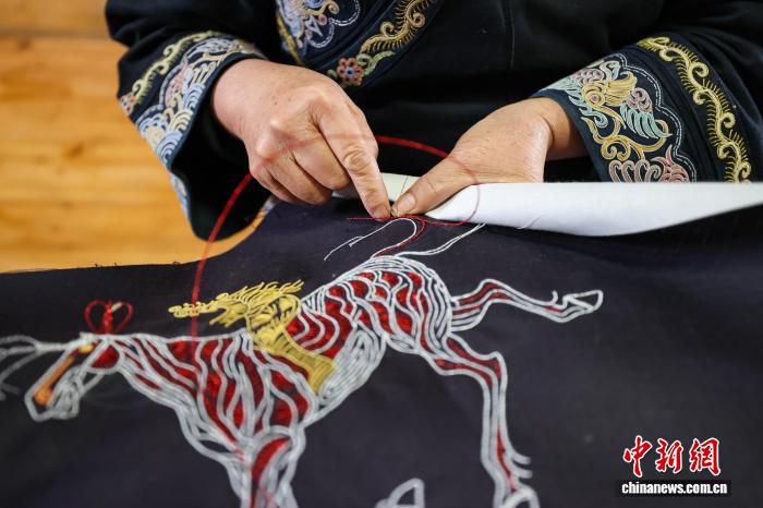 Қытай кестесінің «тірі қазынасы» – Шуй ұлтының жылқы құйрығы кестесі