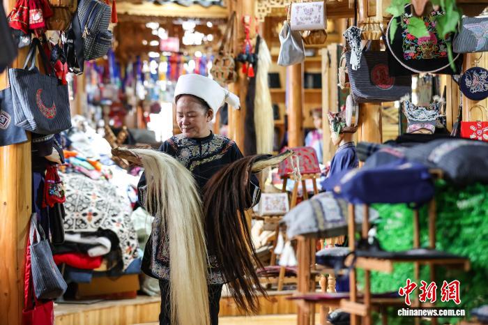 Қытай кестесінің «тірі қазынасы» – Шуй ұлтының жылқы құйрығы кестесі