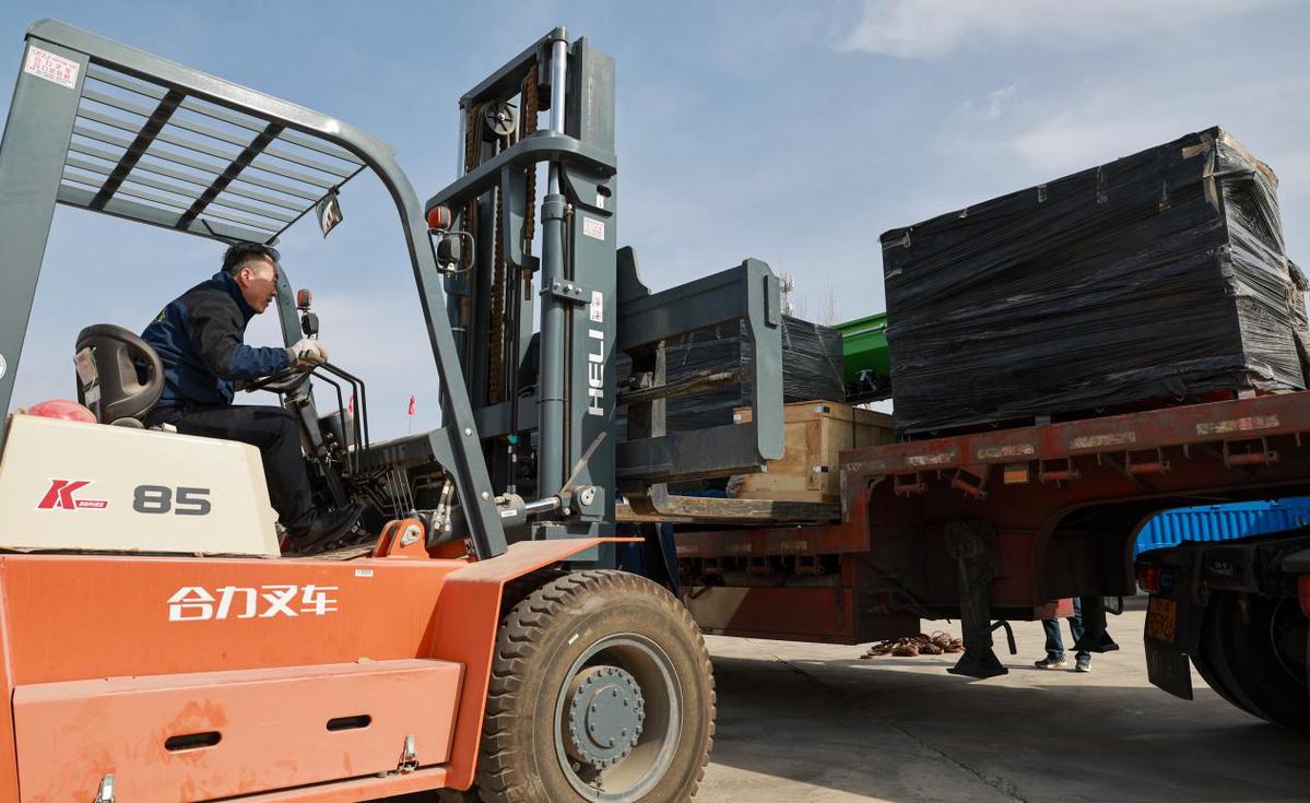 Ганьсу өлкесі Цзиньта ауданының ауыл шаруашылығы машиналары алғаш рет Қазақстанға экспортталды