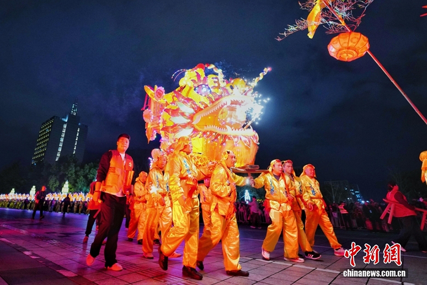 Әр өңір тұрғындары Юаньсяо (Шамдар) мейрамын қарсы алуда