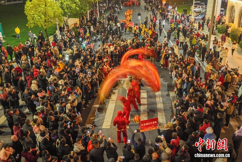 Әр өңір тұрғындары Юаньсяо (Шамдар) мейрамын қарсы алуда