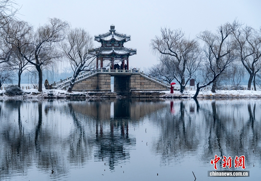 Бейжіңде қар жауып, Ихэюань бақшасында туристер көбейді