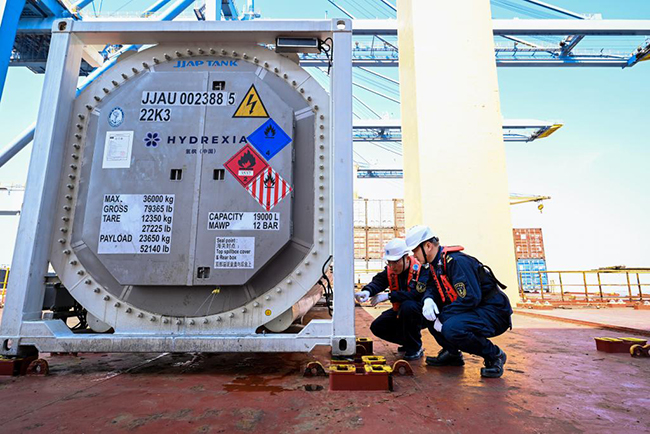 Еліміздің ірі қатты күйдегі сутегі сақтау жабдығы сутегімен толтырылған күйде теңіз арқылы экспортталды