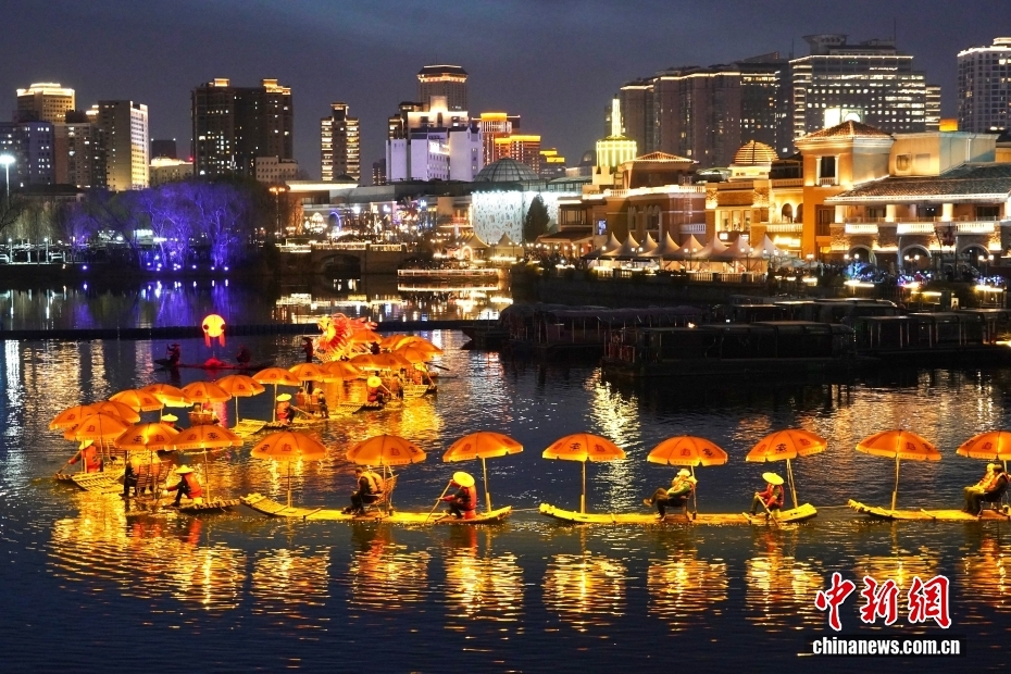 Яншоның материалдық емес мәдени мұрасы — Алтын айдаһар түнгі шеруі Бейжіңнің Лянма өзенін нұрландырды