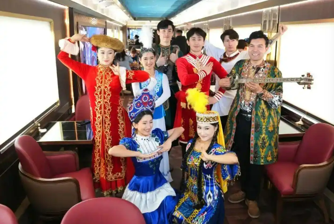 Шыңжаң темір жолы туристік пойыздарды жаңартып, «жылжымалы қонақ үйлерді» салды
