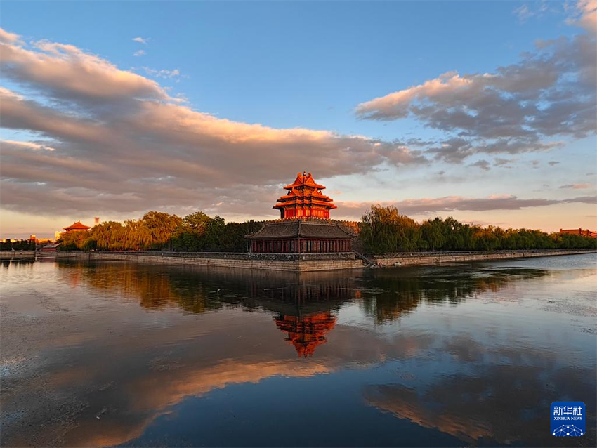 Гугун сарайының кешкі көрінісі — майлы бояулы суреттей көркемдік