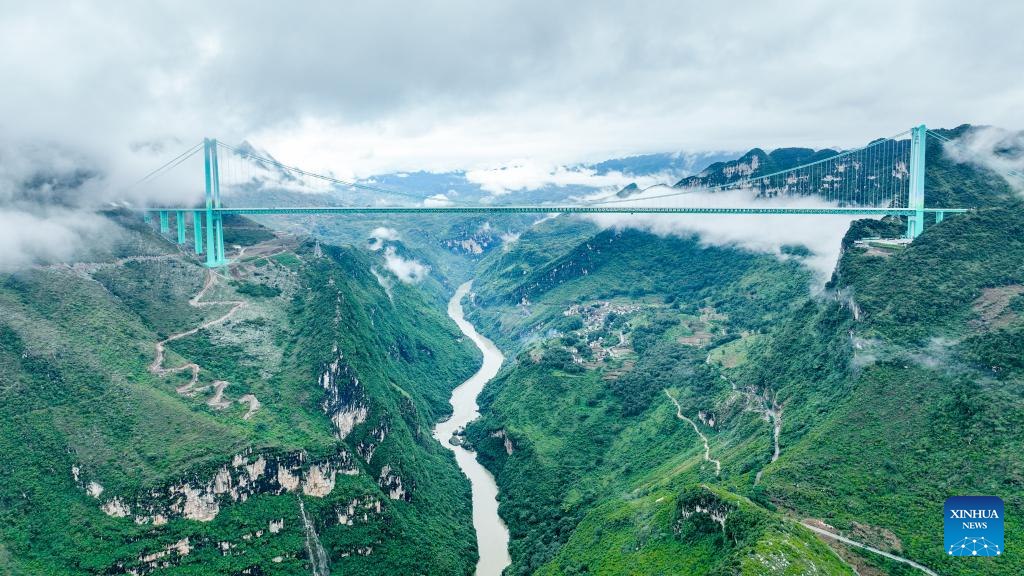 Хуацзян шатқалы көпірі «Ең биік көпір» ретінде Гиннестің рекордтар кітабына енді