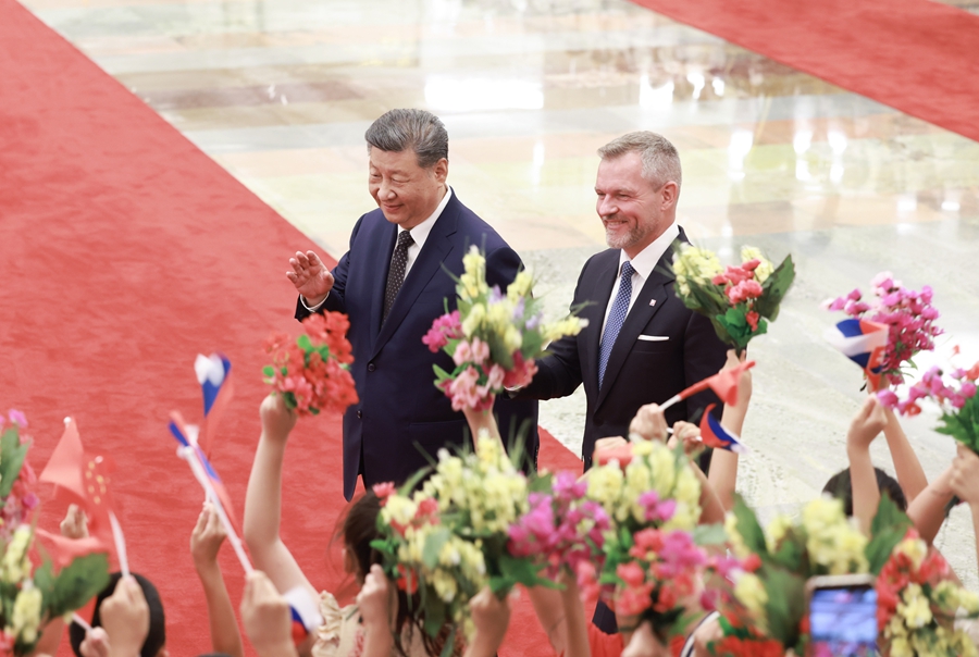 Си Цзиньпин Словакия Президенті Пеллегринимен келіссөздер жүргізді
