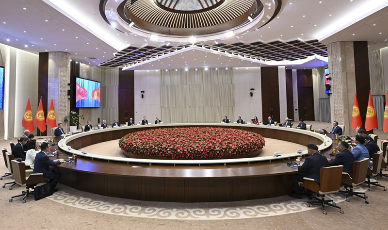 Си Цзиньпин Қырғызстан президенті Садыр Жапаровпен келіссөздер жүргізді