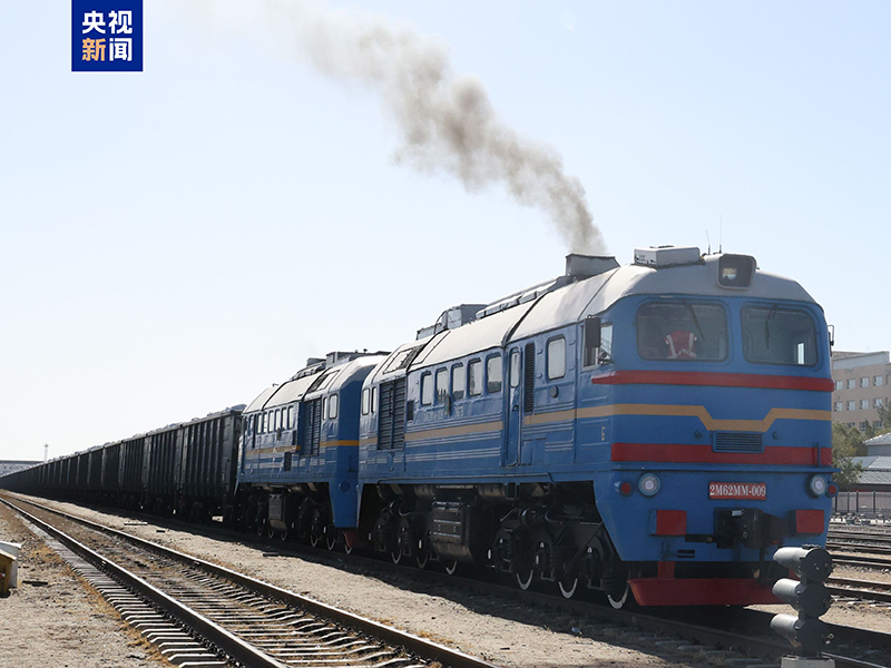 Эрэн-Хот аймағынан кең табанды жолмен жүретін алғашқы тікелей жүк пойызы жолға шықты