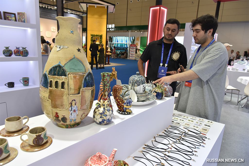 2026 жылғы Цзиндэчжэнь керамика жәрмеңкесі 1000-нан астам отандық және шетелдік сатып алушыларды жинады
